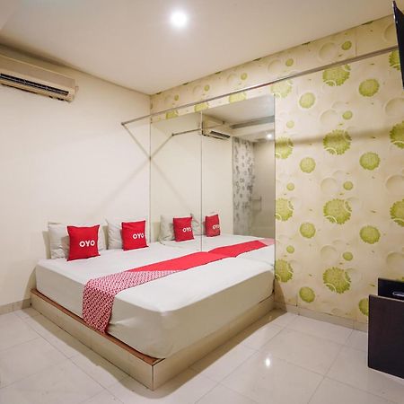 Super Oyo Capital O 92633 Spring Hotel Gubeng Surabaja Exteriér fotografie