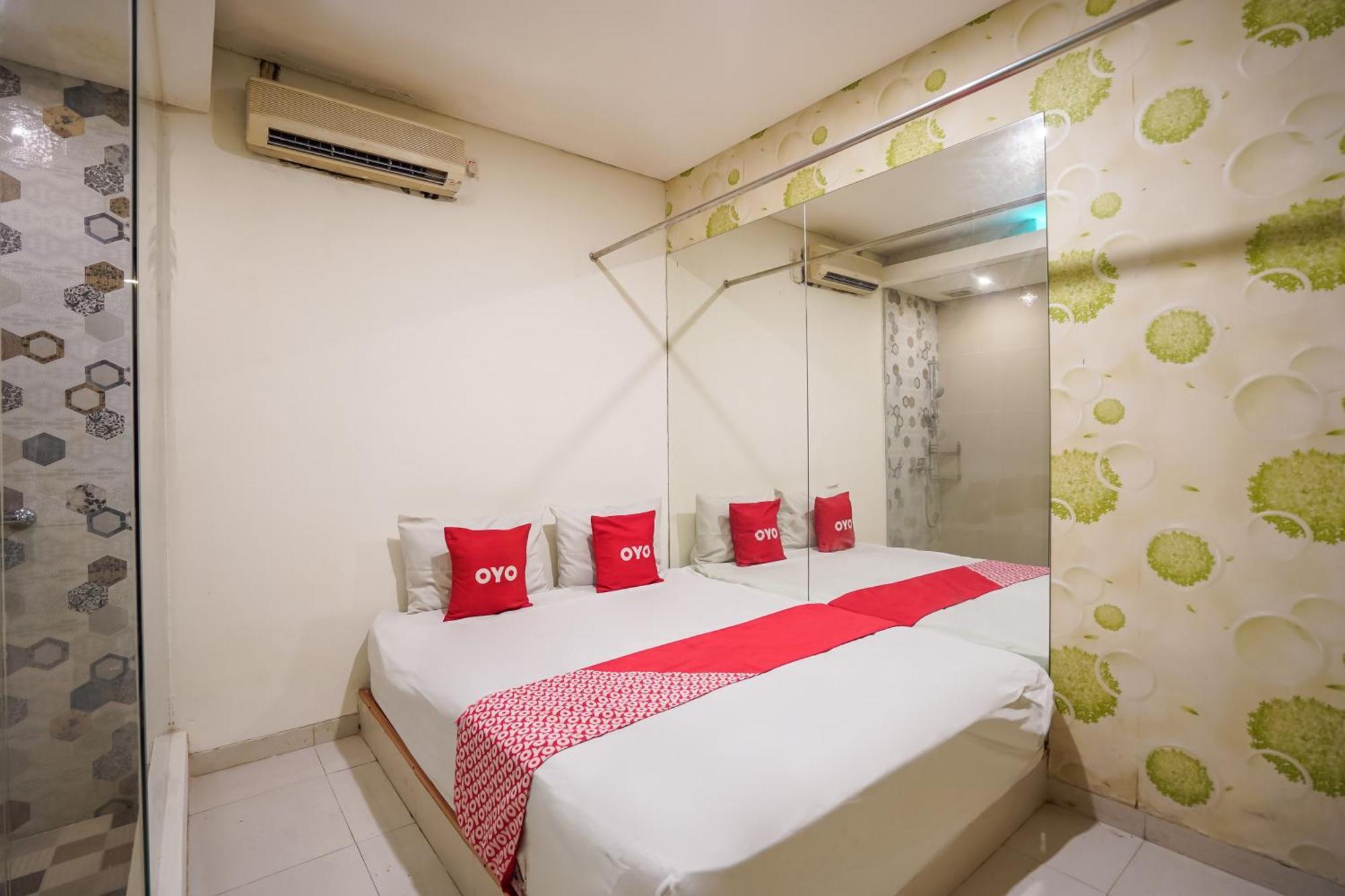 Super Oyo Capital O 92633 Spring Hotel Gubeng Surabaja Exteriér fotografie