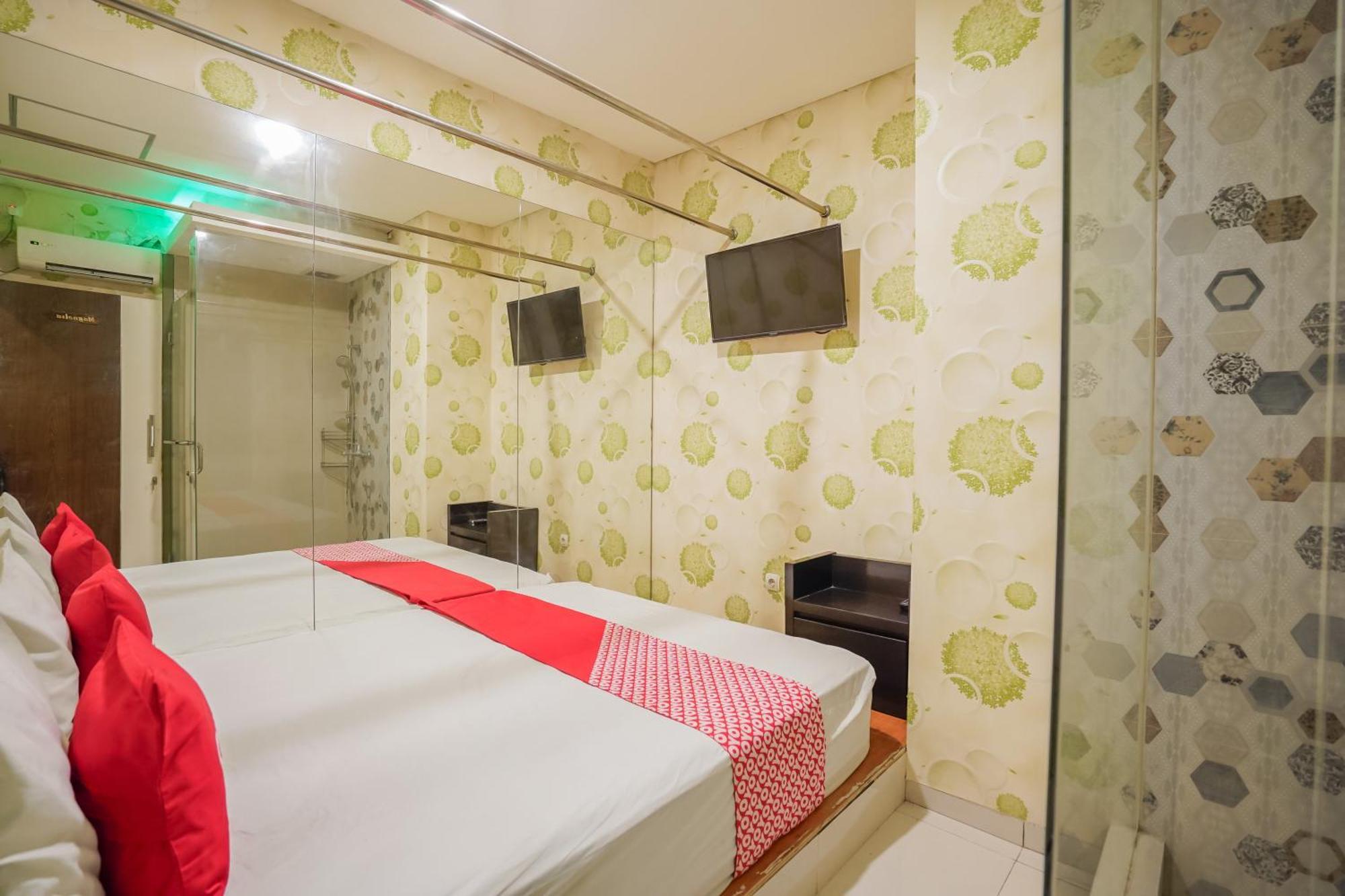 Super Oyo Capital O 92633 Spring Hotel Gubeng Surabaja Exteriér fotografie